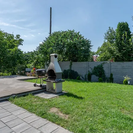 Sleeply Zlotniki ゲストハウス